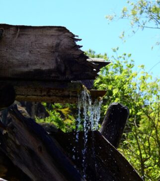 water, nature, gutter, gully, wood, wood tray, flow, wet, old, watercourse, fountain, trough, water trough, hydropower, channel, irrigation